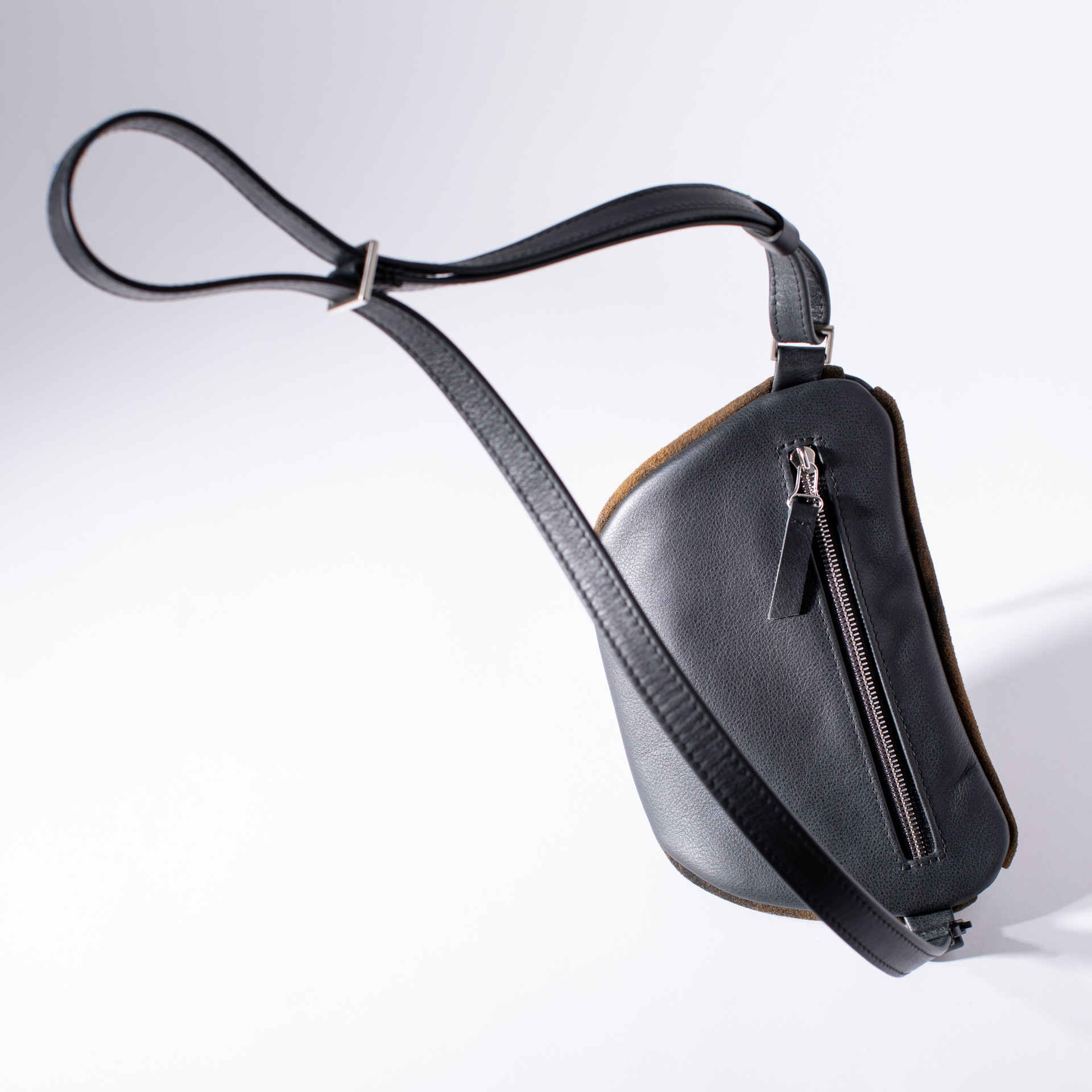 Exclusive fanny pack Marseille S made of deerskin | Ackermann Leder